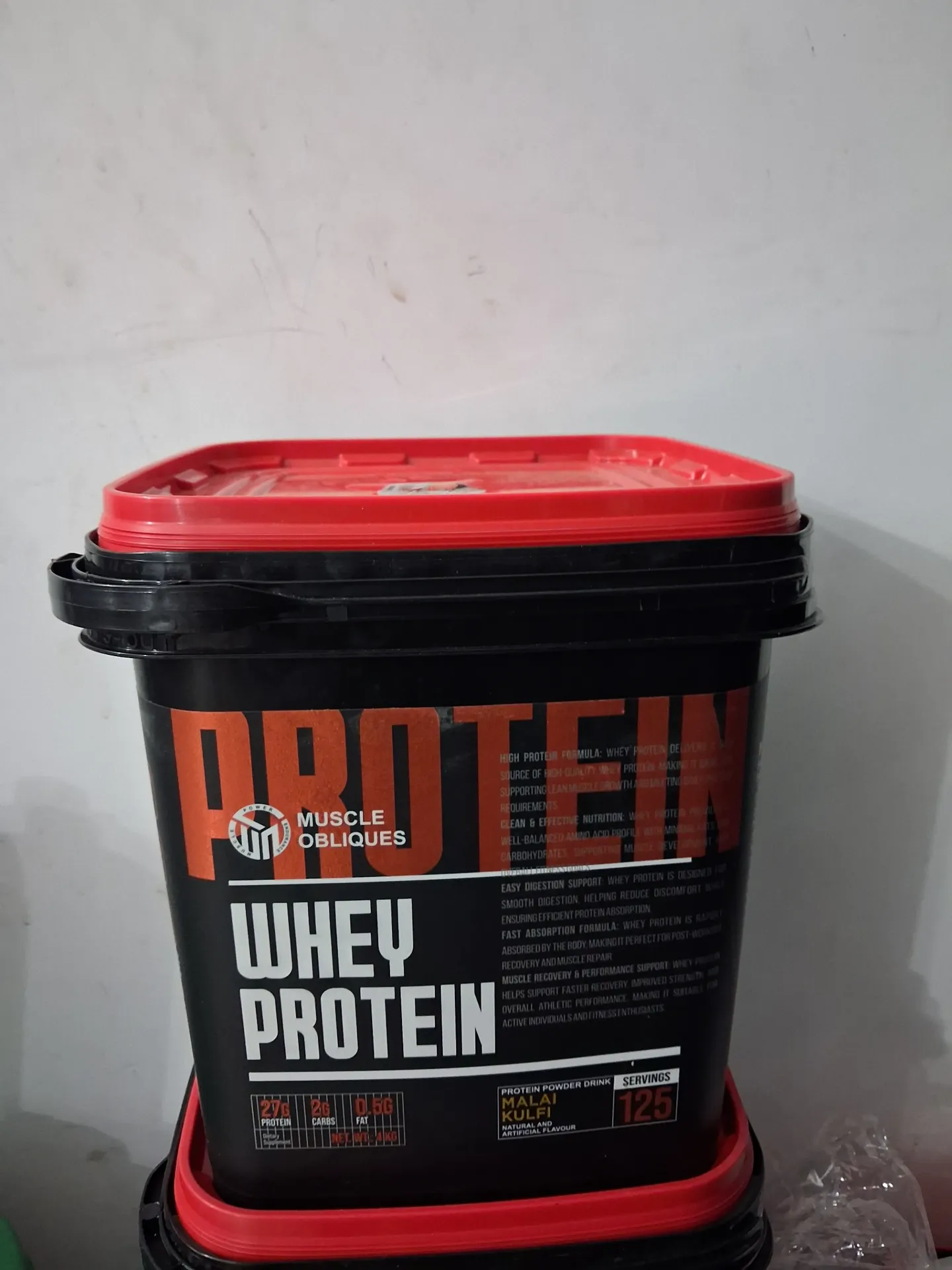 Muscle obliques whey protein 4kg Flavors chocolate and malai kulfi . Nutrition Facts Serving Size 1 Scoop (32g Approx) Serving Por Container 125 Approx Amount Per Serving Serving % Daily Value Calories 110 Protein 24 2%" Fat Carbohydrate 2g 0.5g 3% Cholesterol 10mg 4% 46%* Calcium 150mg Sodium 40mg 15%* Potassium 220mg 2%* Enyme Blend 300mg 6%* Added Sugar Og